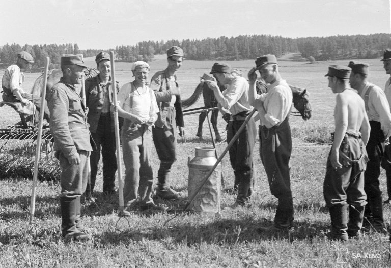 Sodan muisti - Tekijät-sivun artikkelikuva. Kuva: SA-kuva.